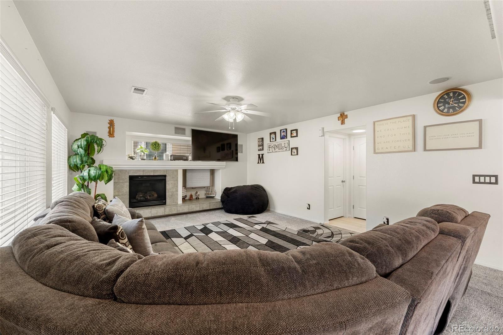 MLS Image #13 for 21355 e 53rd avenue,denver, Colorado