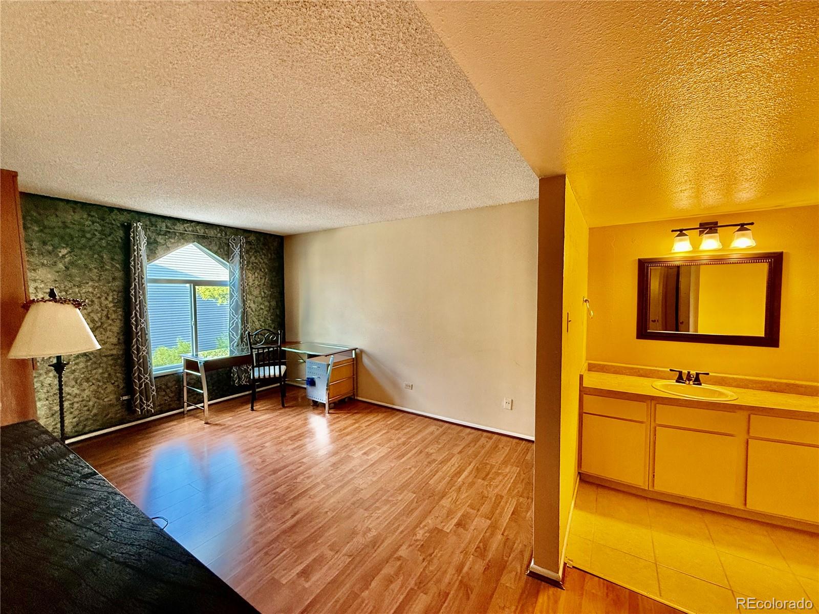 MLS Image #12 for 3414 s locust street,denver, Colorado