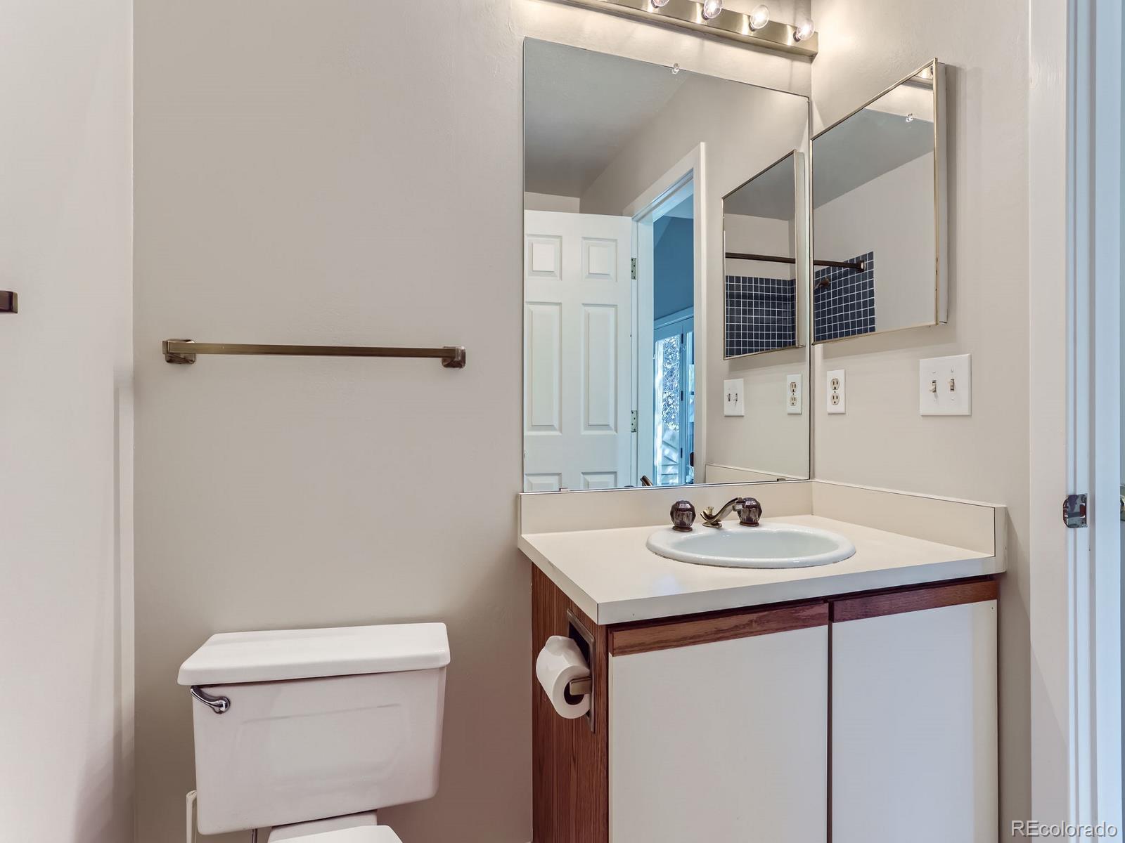 MLS Image #23 for 2275 s yosemite circle ,denver, Colorado