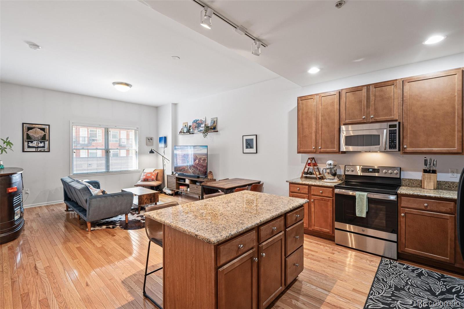 MLS Image #14 for 1950 n logan street 502,denver, Colorado