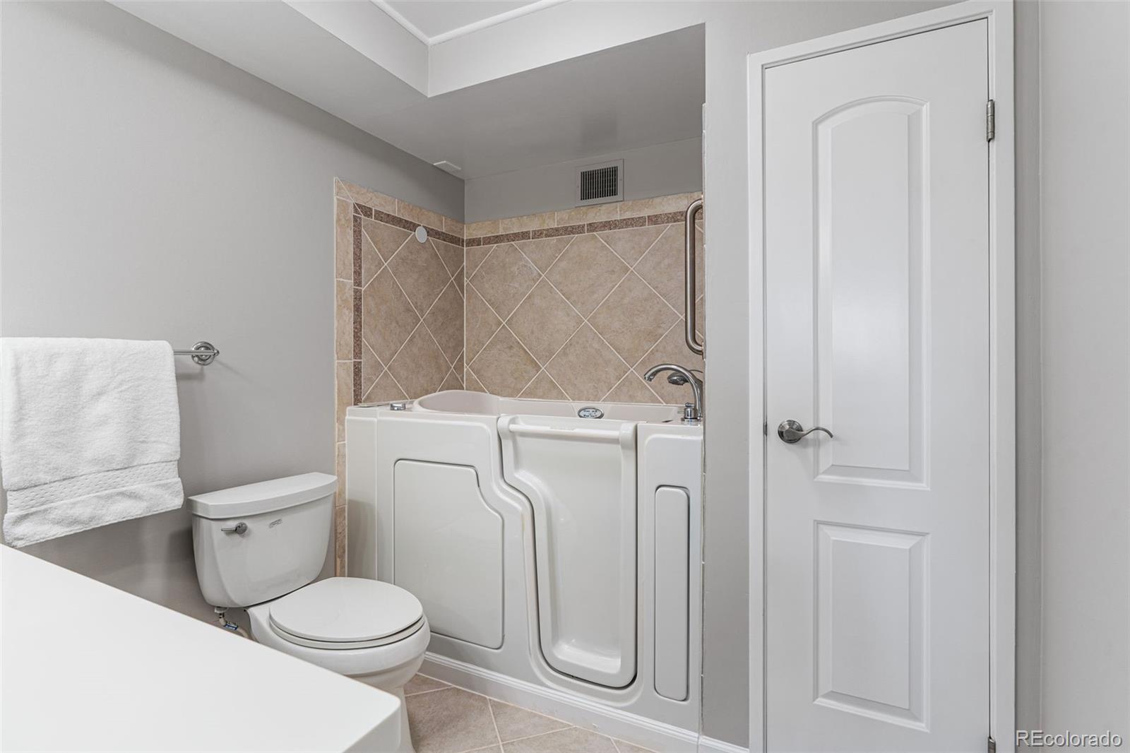 MLS Image #40 for 690 s alton way 10b,denver, Colorado