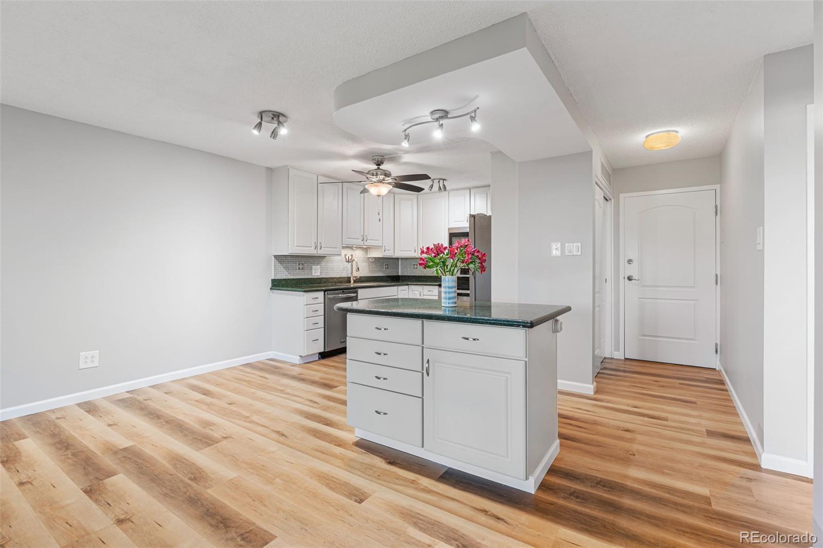 MLS Image #6 for 690 s alton way 10b,denver, Colorado