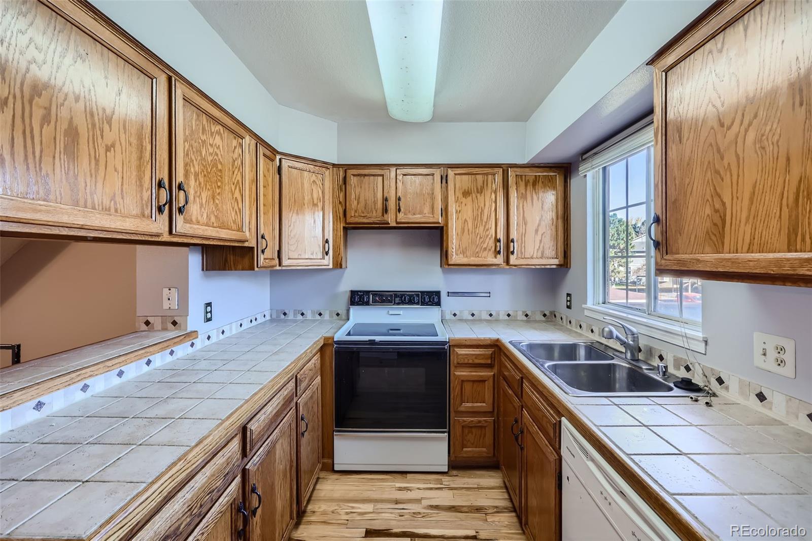 MLS Image #11 for 1811 s quebec way,denver, Colorado