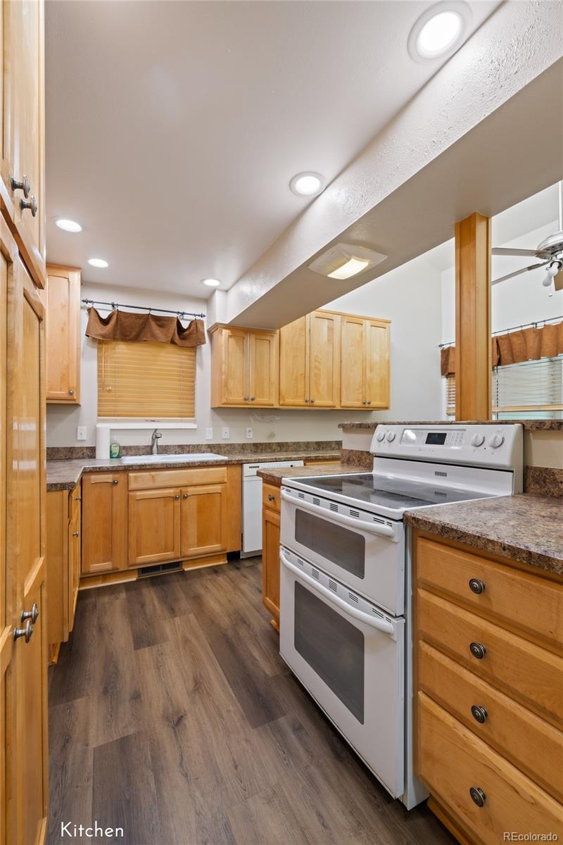 MLS Image #3 for 5540 s greenwood street,littleton, Colorado