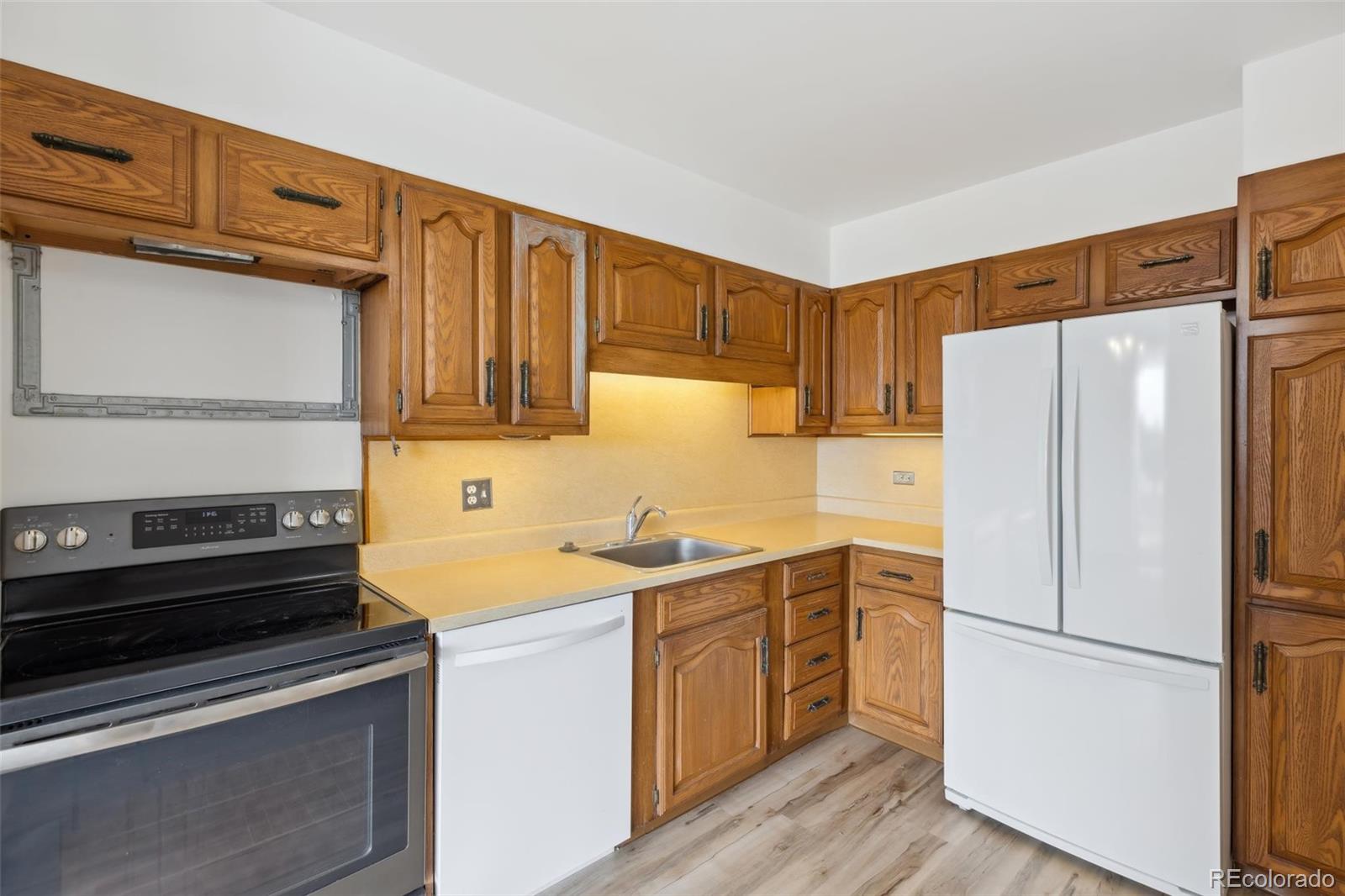 MLS Image #11 for 4570 e yale avenue,denver, Colorado