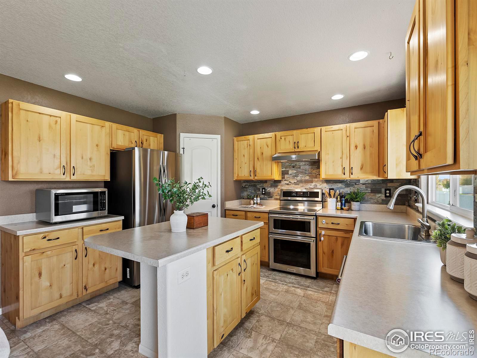 MLS Image #11 for 322  shadowbrook drive,windsor, Colorado