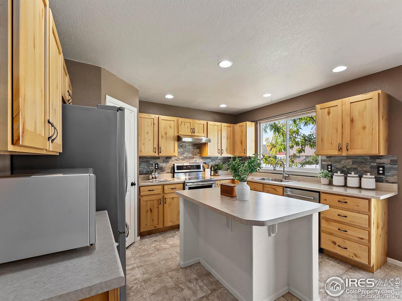 MLS Image #13 for 322  shadowbrook drive,windsor, Colorado