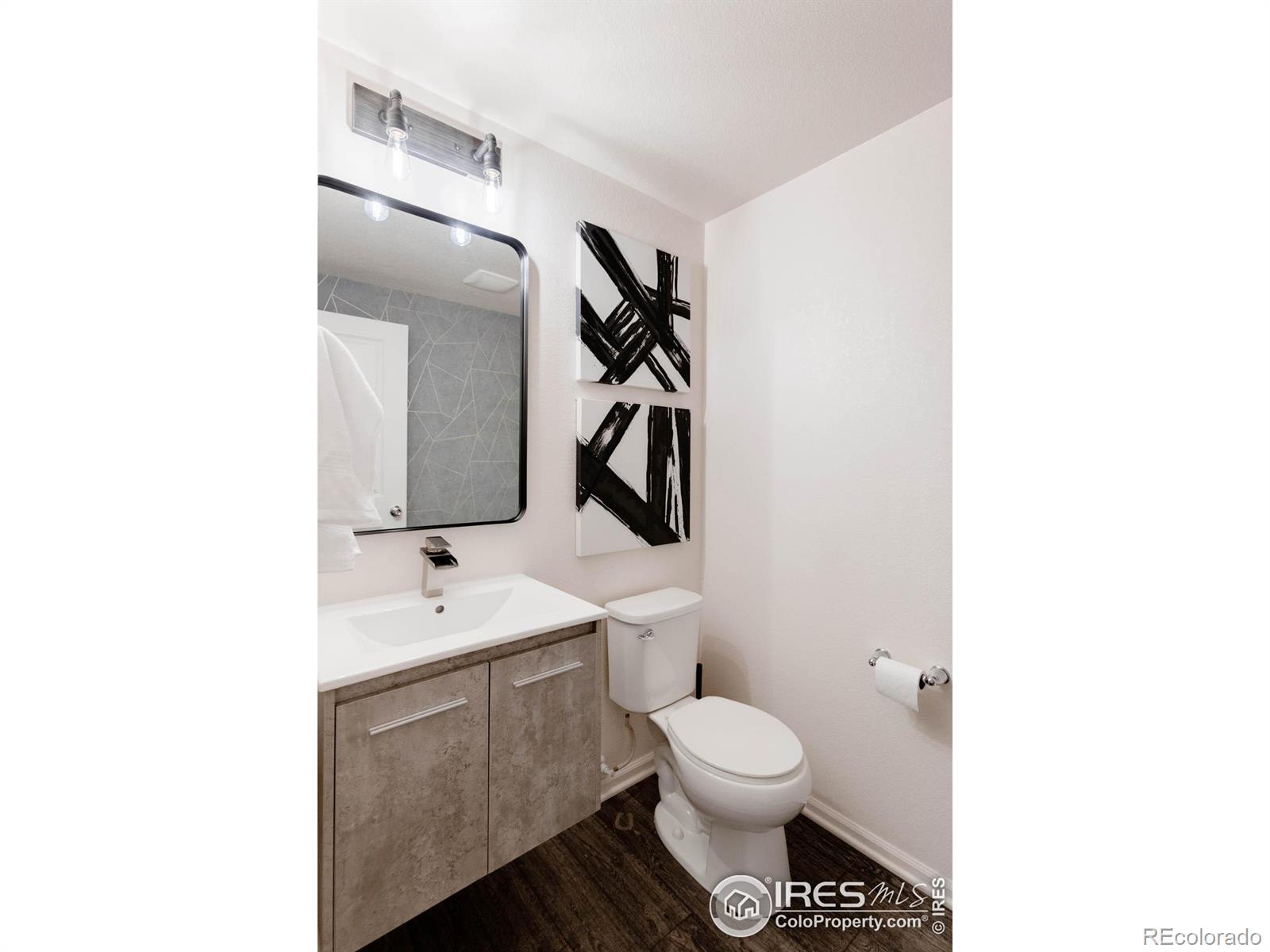 MLS Image #10 for 4920 n akron street,denver, Colorado