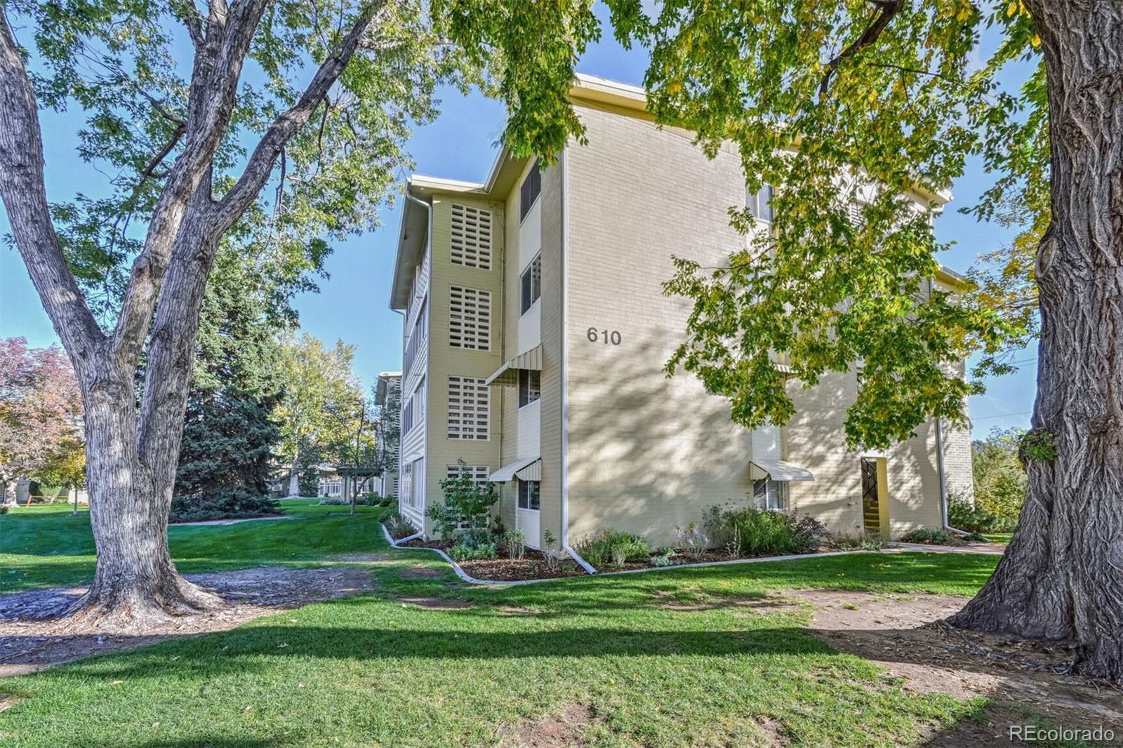 MLS Image #18 for 610 s clinton street,denver, Colorado