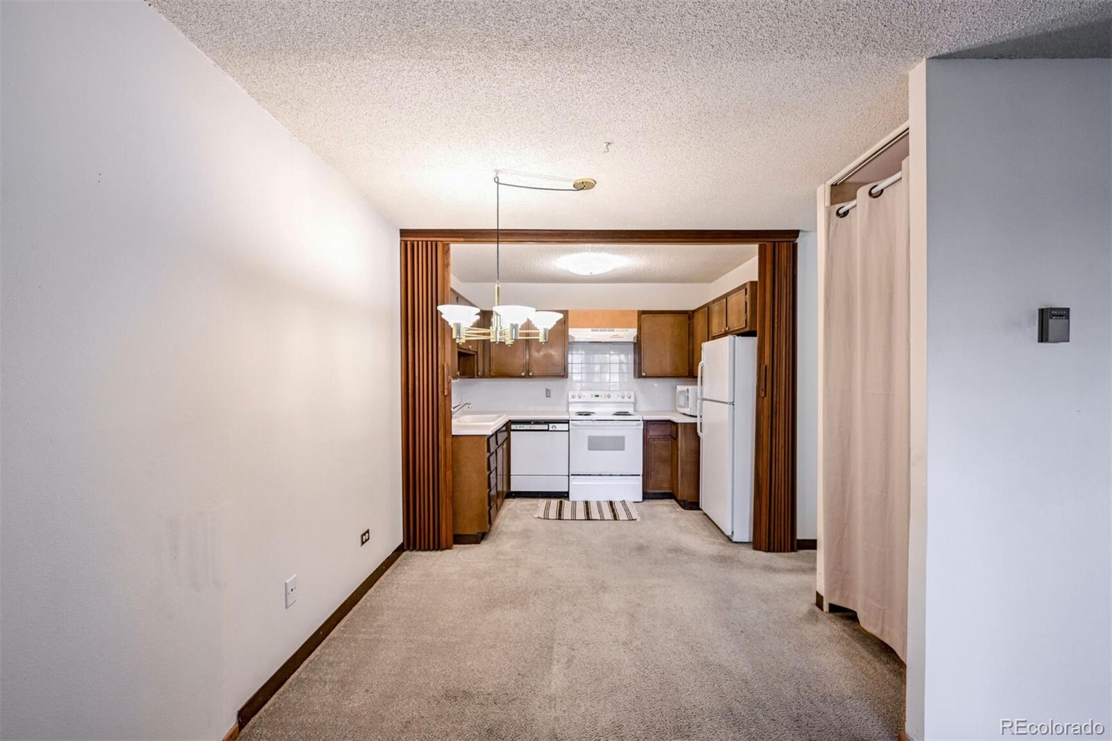 MLS Image #5 for 610 s clinton street,denver, Colorado