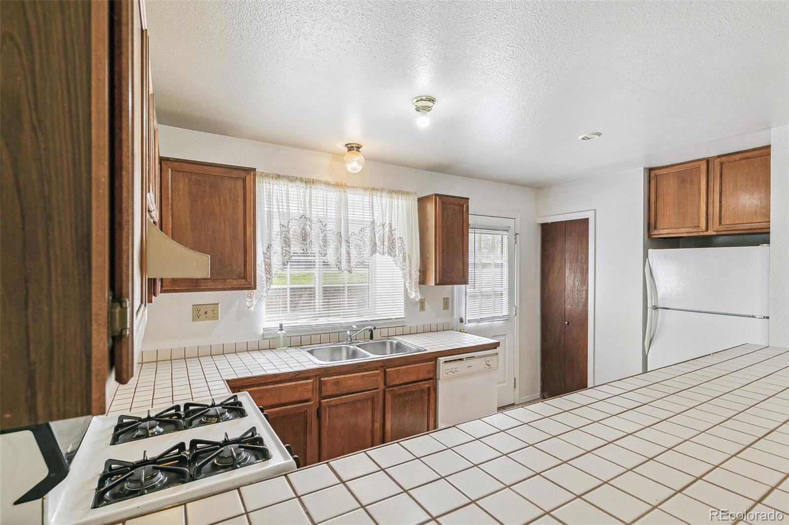 MLS Image #7 for 1228 s flower circle,lakewood, Colorado