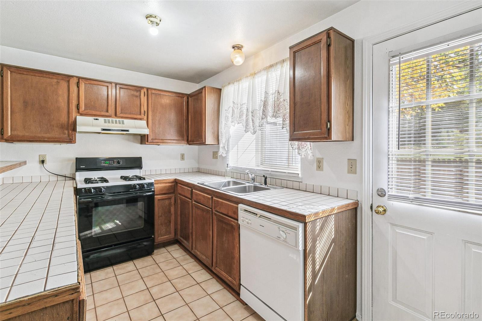 MLS Image #9 for 1228 s flower circle,lakewood, Colorado