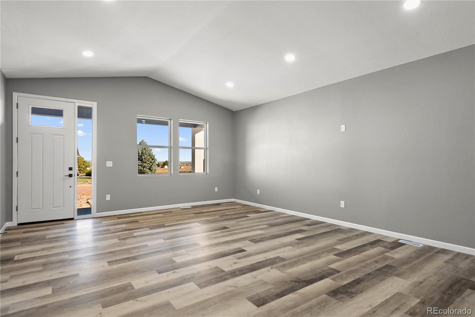 MLS Image #4 for 922 e parkrose drive,pueblo, Colorado