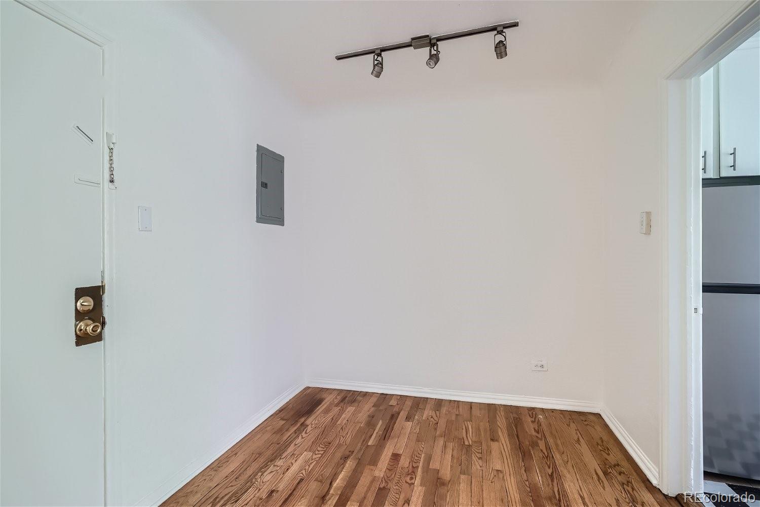 MLS Image #4 for 85 n grant street 22,denver, Colorado