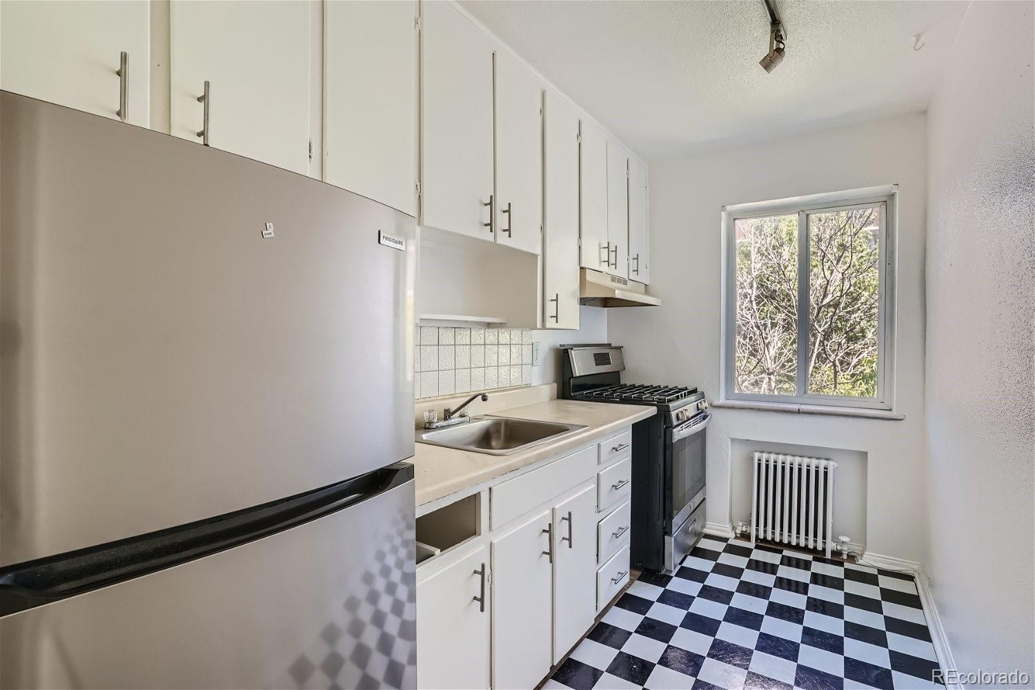 MLS Image #5 for 85 n grant street 22,denver, Colorado