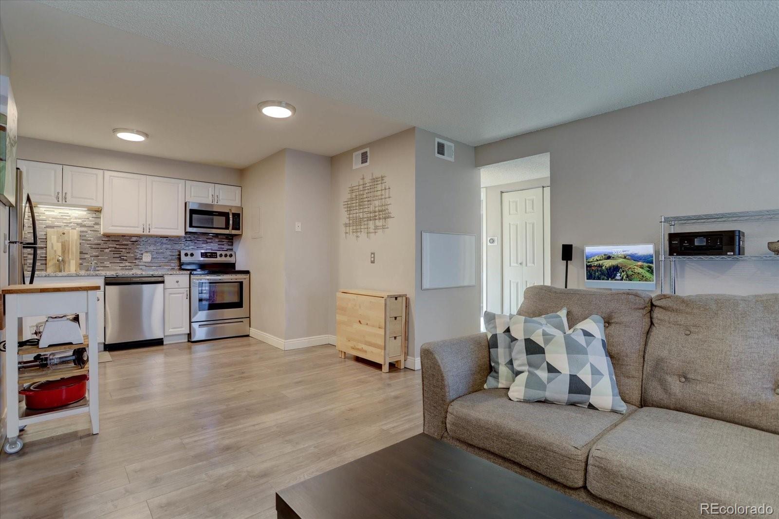 MLS Image #4 for 2575 s syracuse way,denver, Colorado