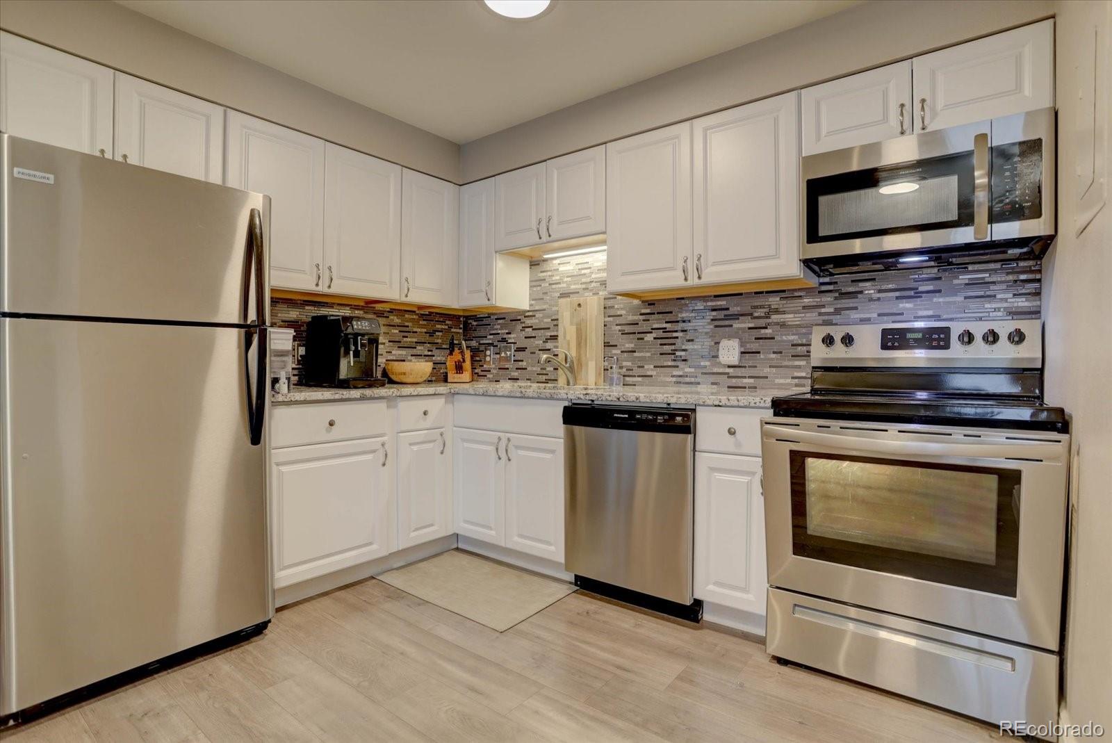 MLS Image #8 for 2575 s syracuse way,denver, Colorado