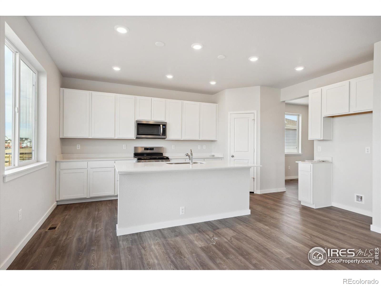 MLS Image #10 for 918  hummocky way,windsor, Colorado