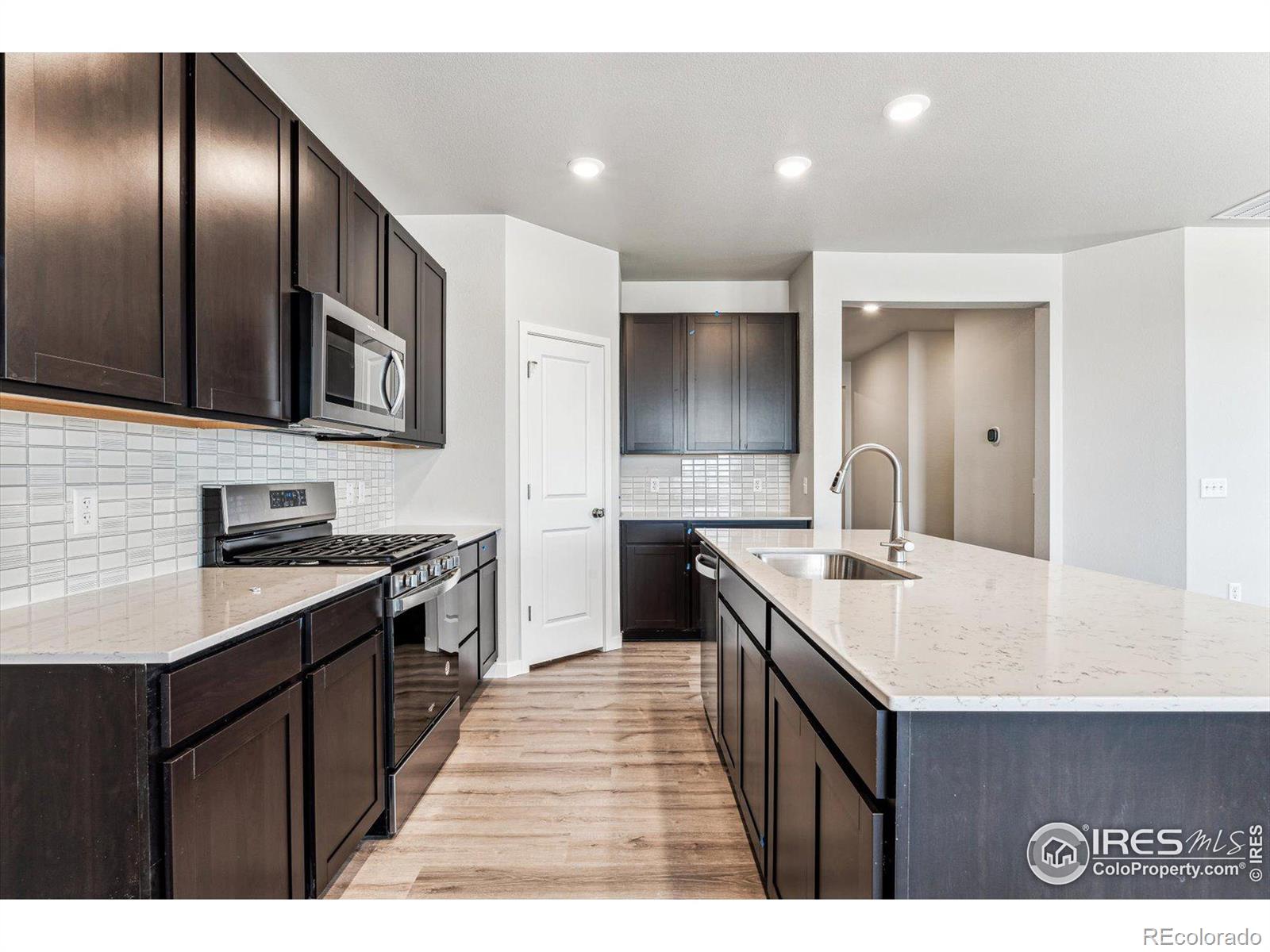 MLS Image #13 for 888  hummocky way,windsor, Colorado