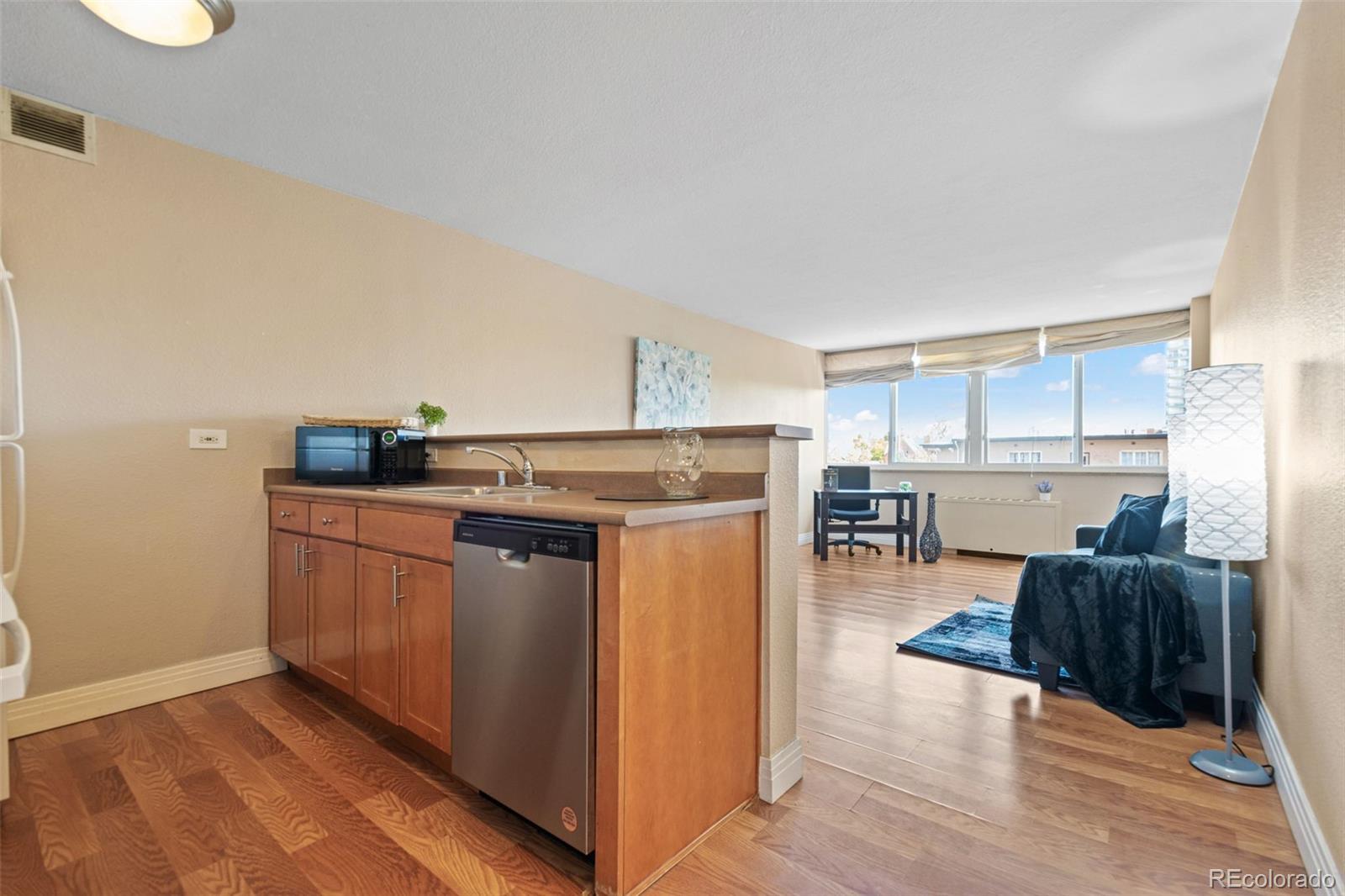 MLS Image #3 for 1196 n grant street 407,denver, Colorado