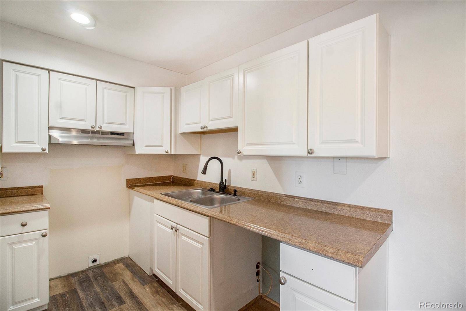 MLS Image #3 for 5300 e cherry creek south drive,denver, Colorado