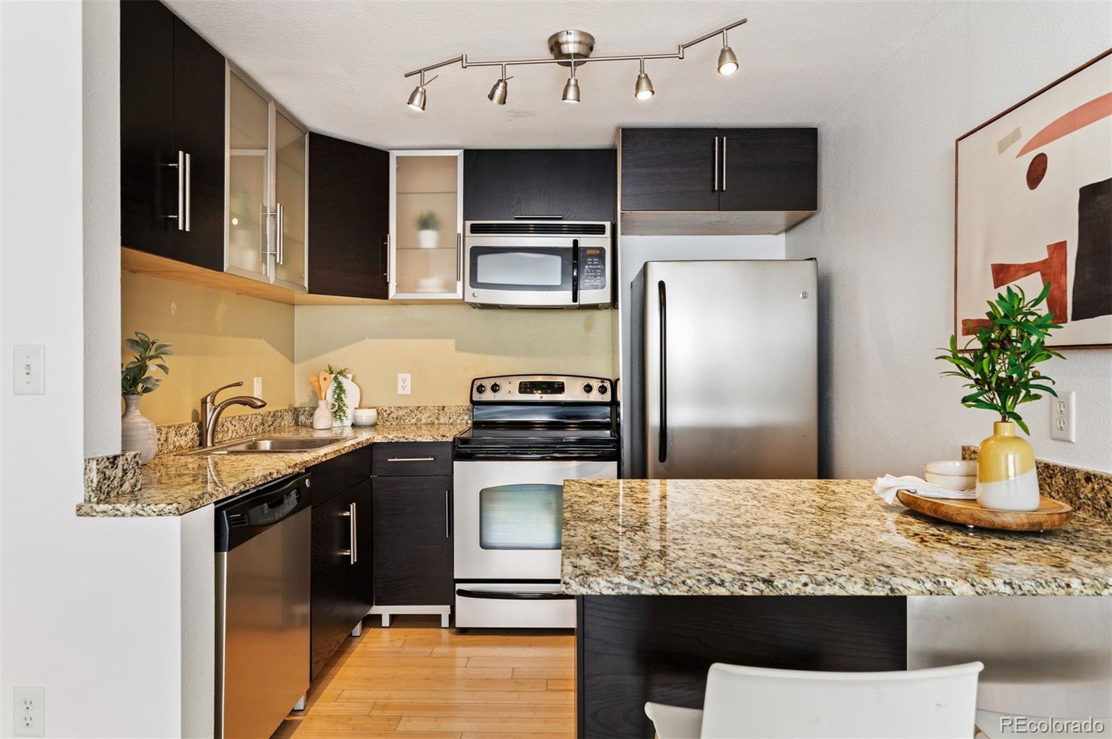 MLS Image #11 for 1032 n clarkson street 104,denver, Colorado