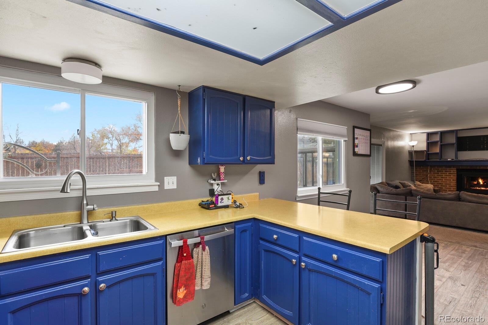 MLS Image #4 for 14946 e warren avenue,aurora, Colorado