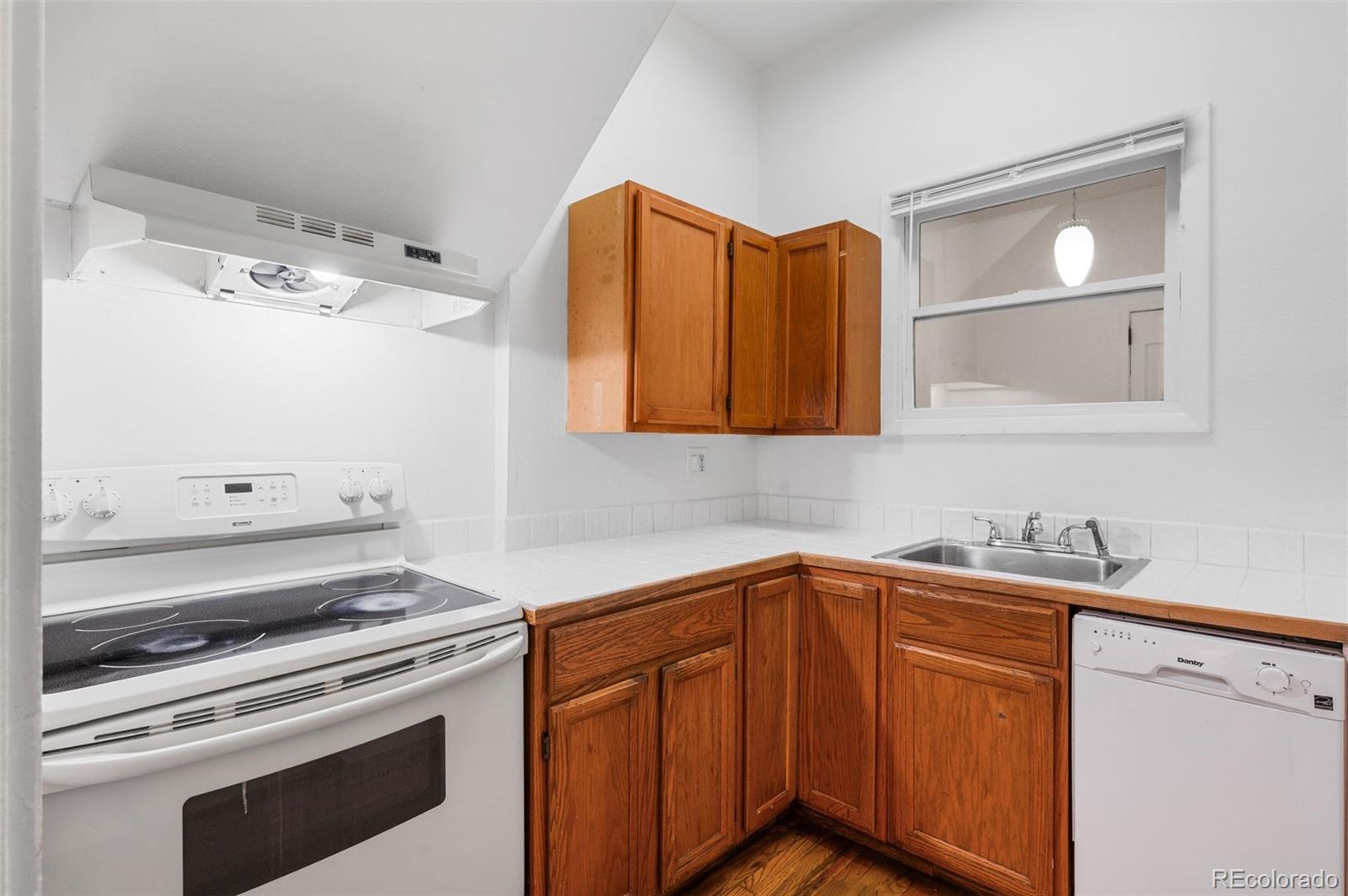 MLS Image #9 for 1111 n corona street,denver, Colorado