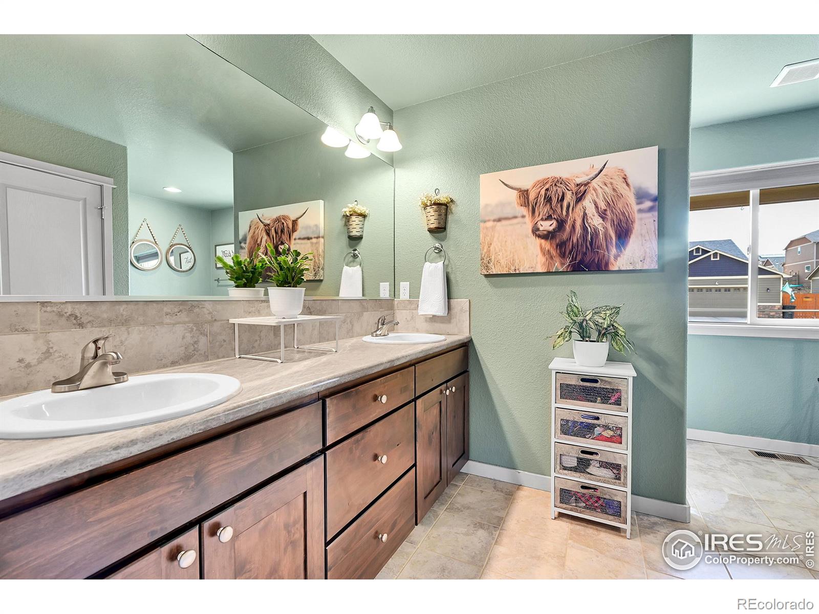 MLS Image #15 for 925  dove hill road,la salle, Colorado