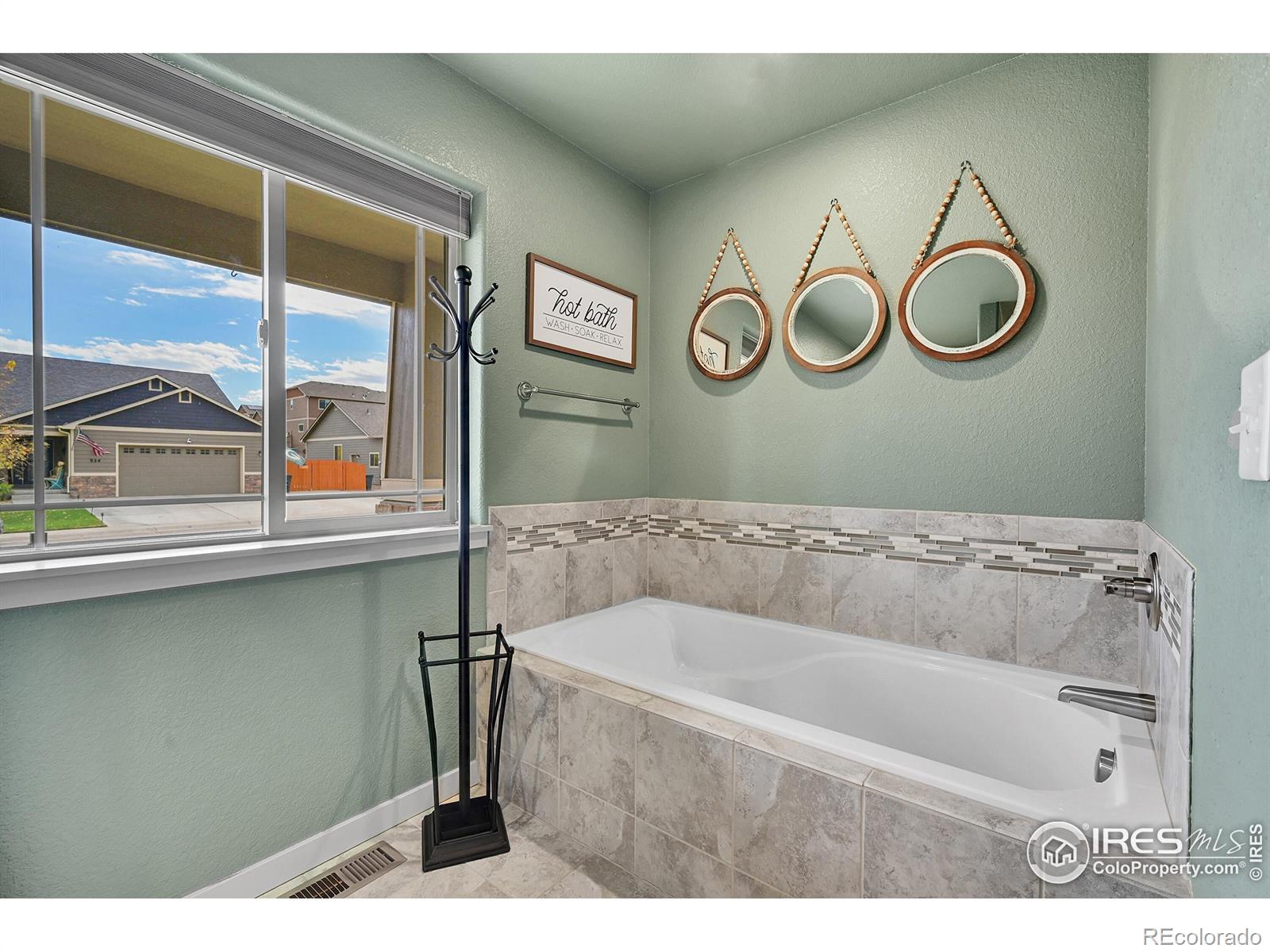 MLS Image #16 for 925  dove hill road,la salle, Colorado