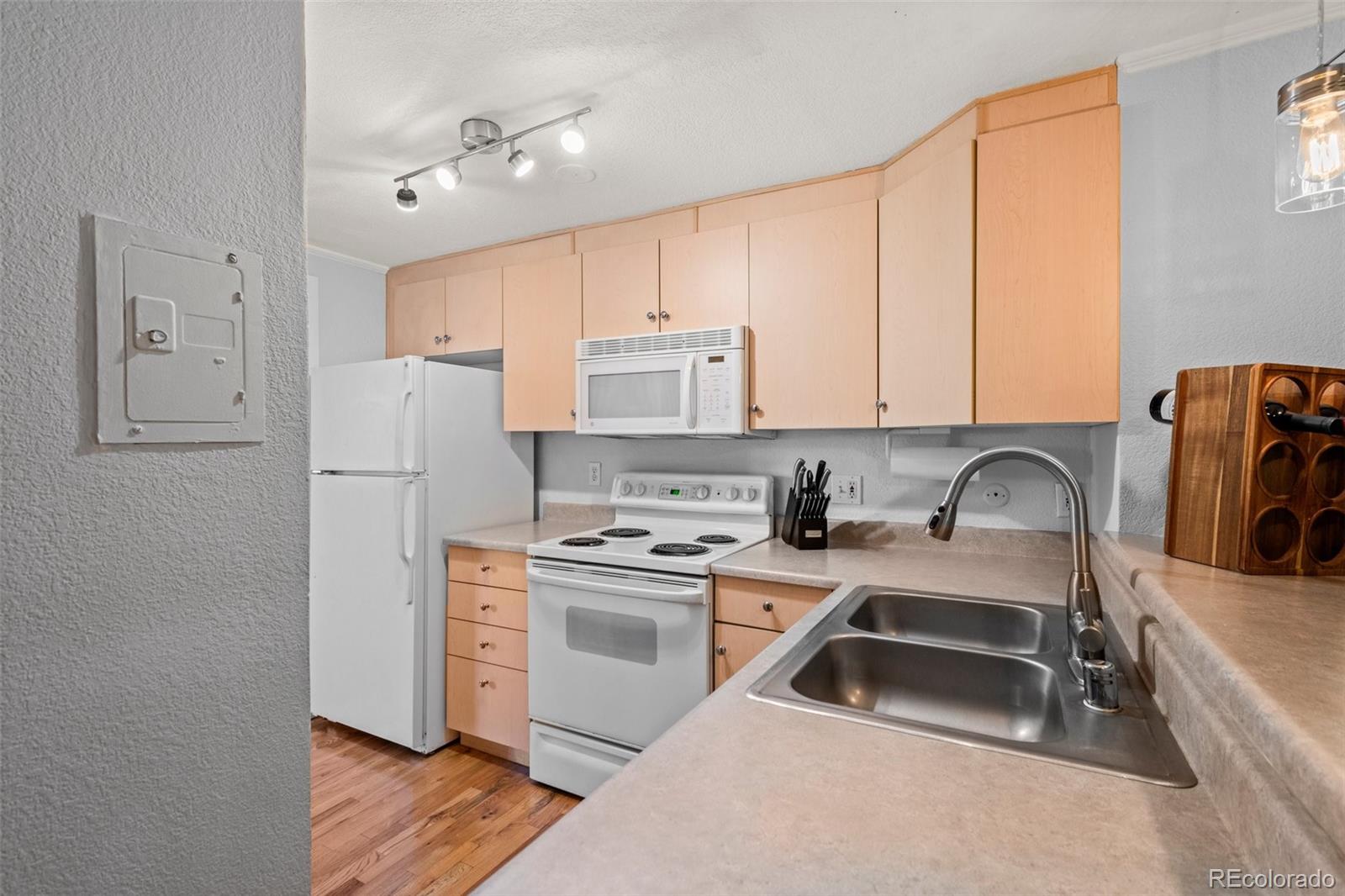 MLS Image #10 for 336 n grant street,denver, Colorado