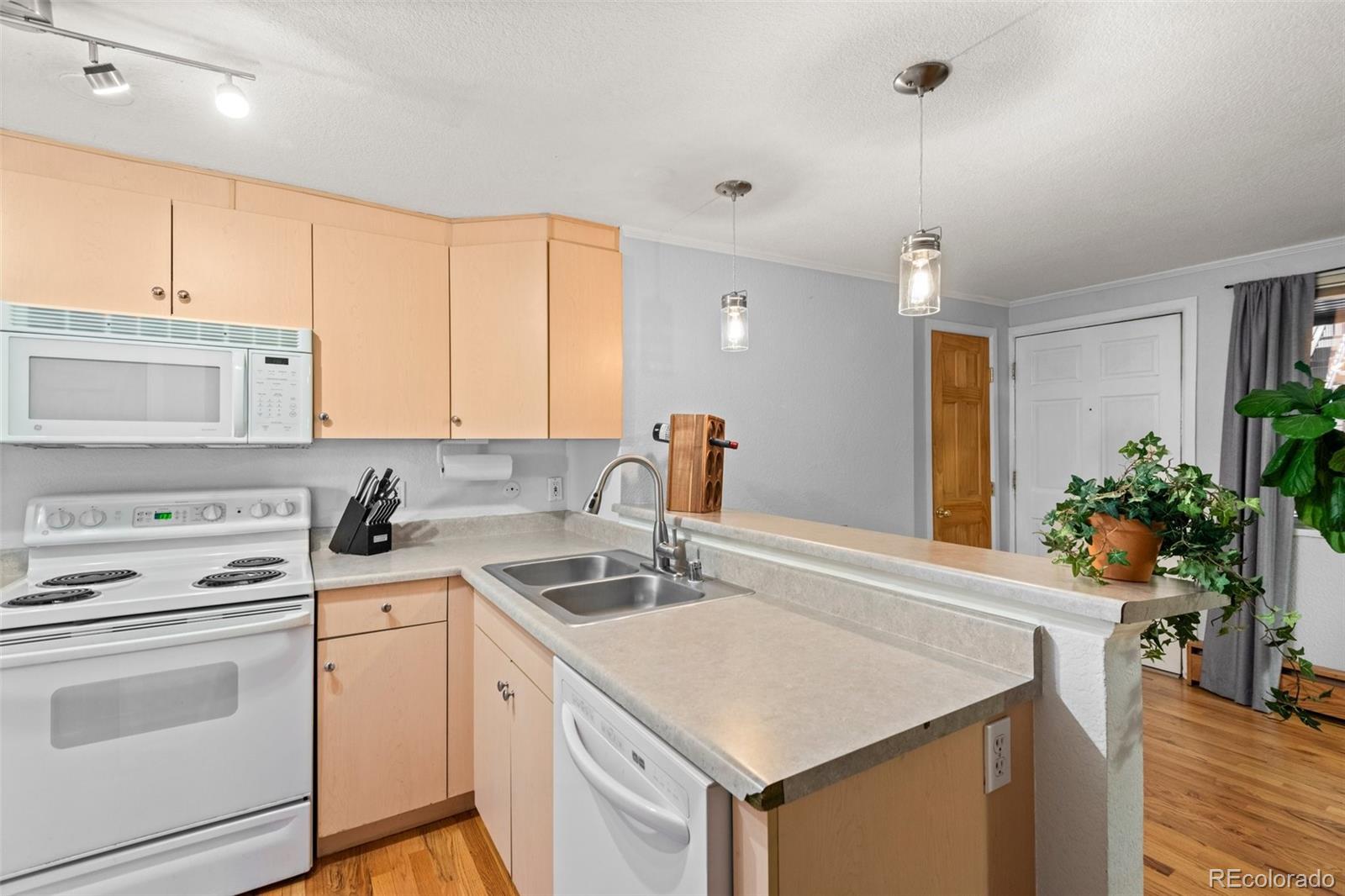 MLS Image #9 for 336 n grant street,denver, Colorado