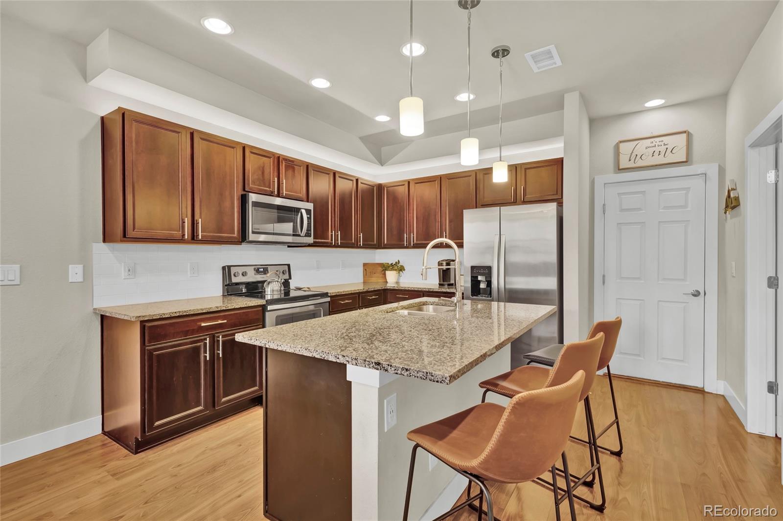 MLS Image #7 for 16042 e 47th place,denver, Colorado