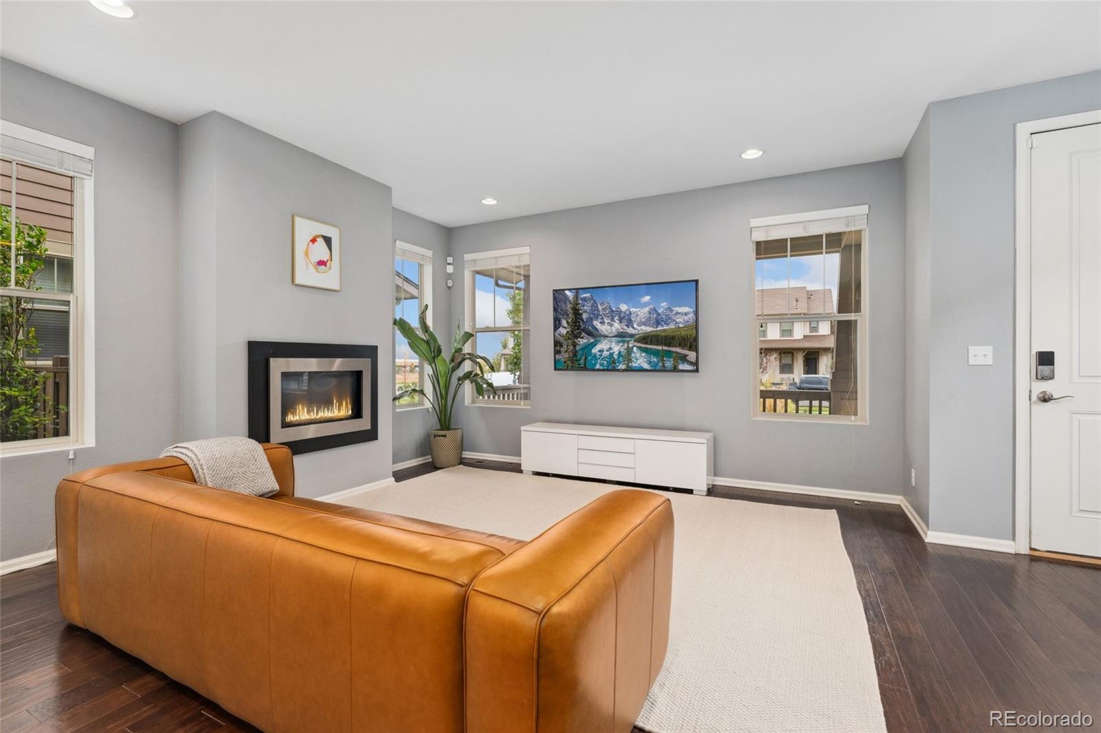 MLS Image #3 for 7932 e 49th place,denver, Colorado