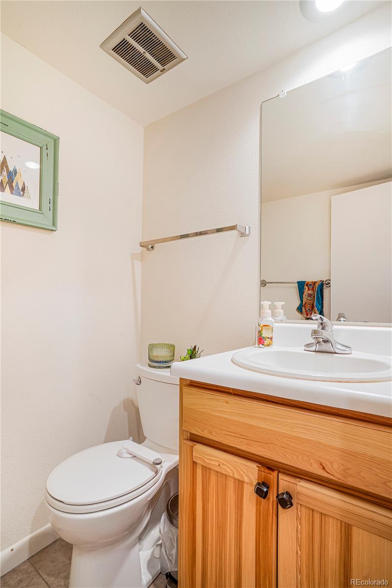 MLS Image #11 for 1152 s yosemite way,denver, Colorado