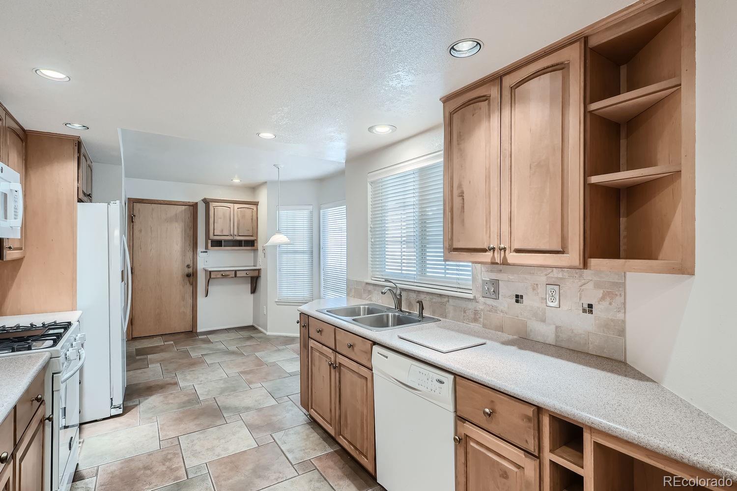 MLS Image #9 for 8226 s high court,centennial, Colorado