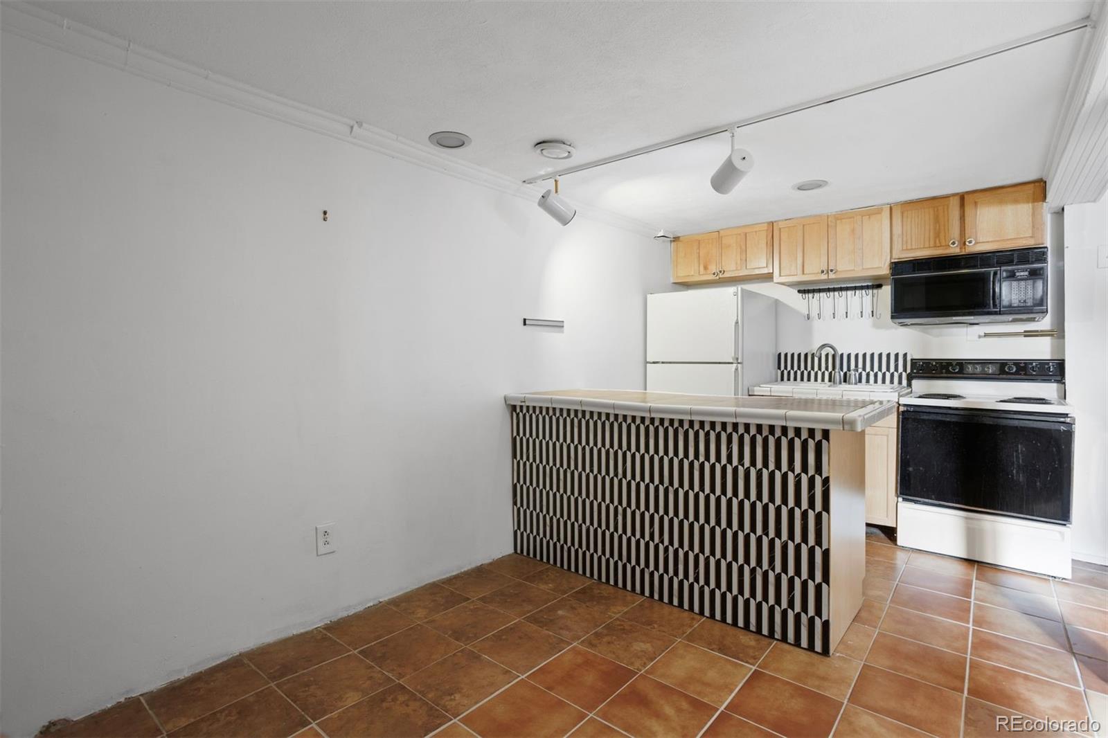 MLS Image #23 for 3935 s logan street,englewood, Colorado