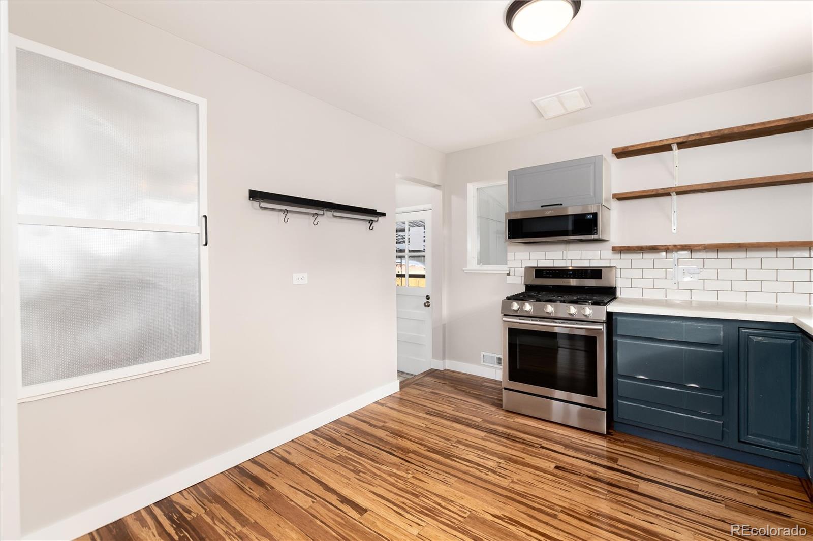 MLS Image #10 for 2550 s vrain street,denver, Colorado