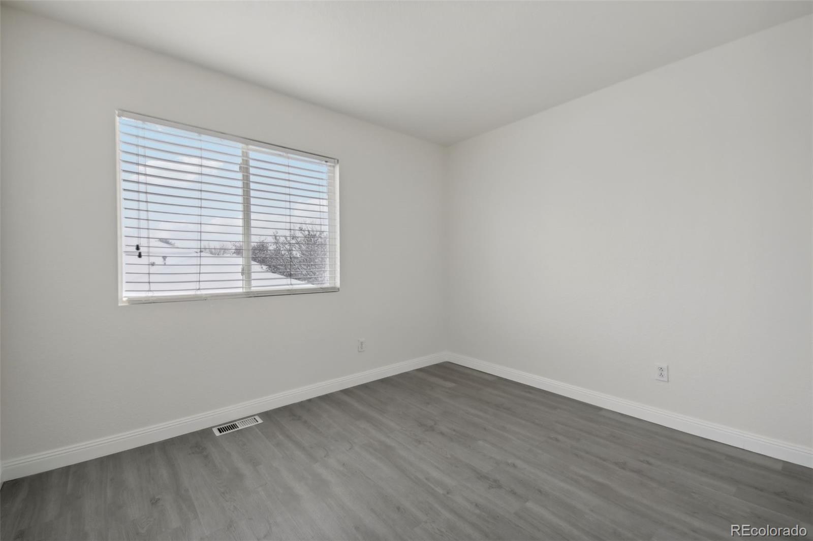 MLS Image #11 for 20885 e 47th avenue,denver, Colorado