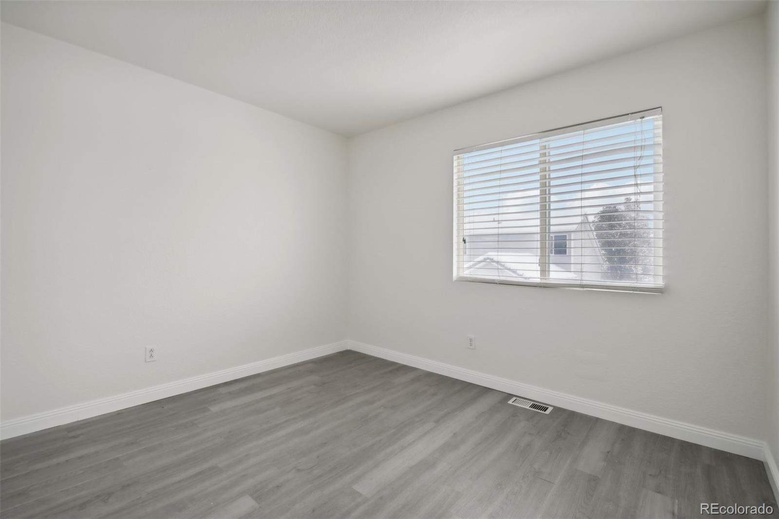 MLS Image #13 for 20885 e 47th avenue,denver, Colorado