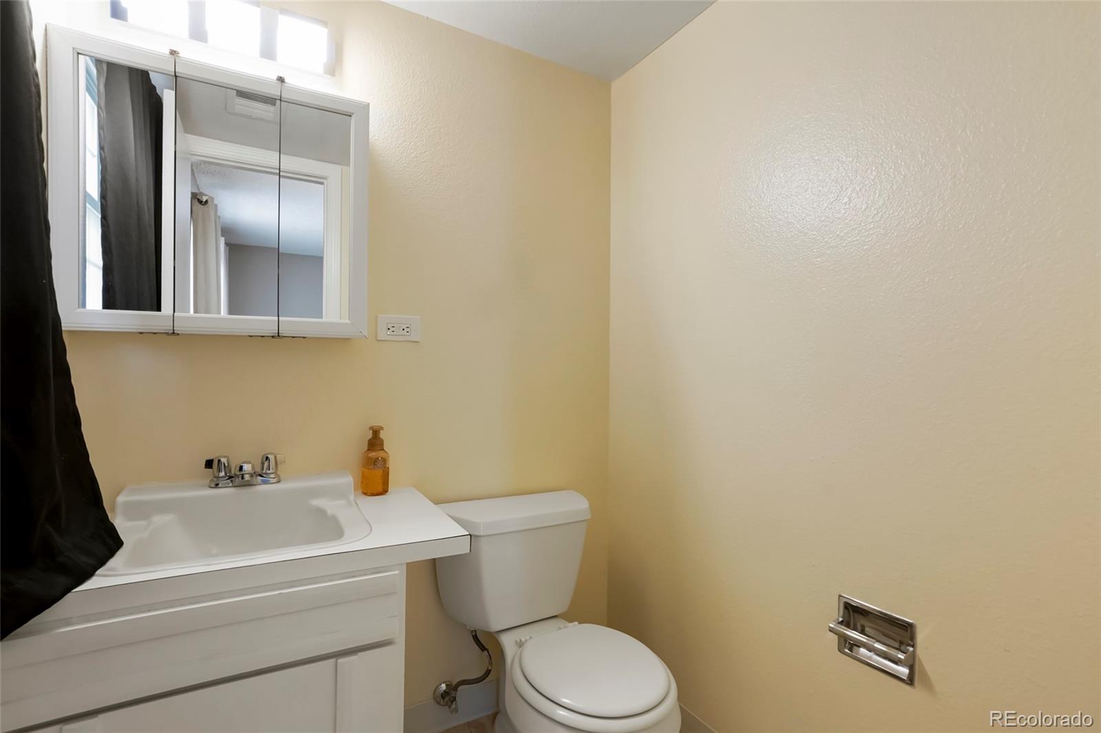 MLS Image #15 for 3490 s akron street 4,denver, Colorado