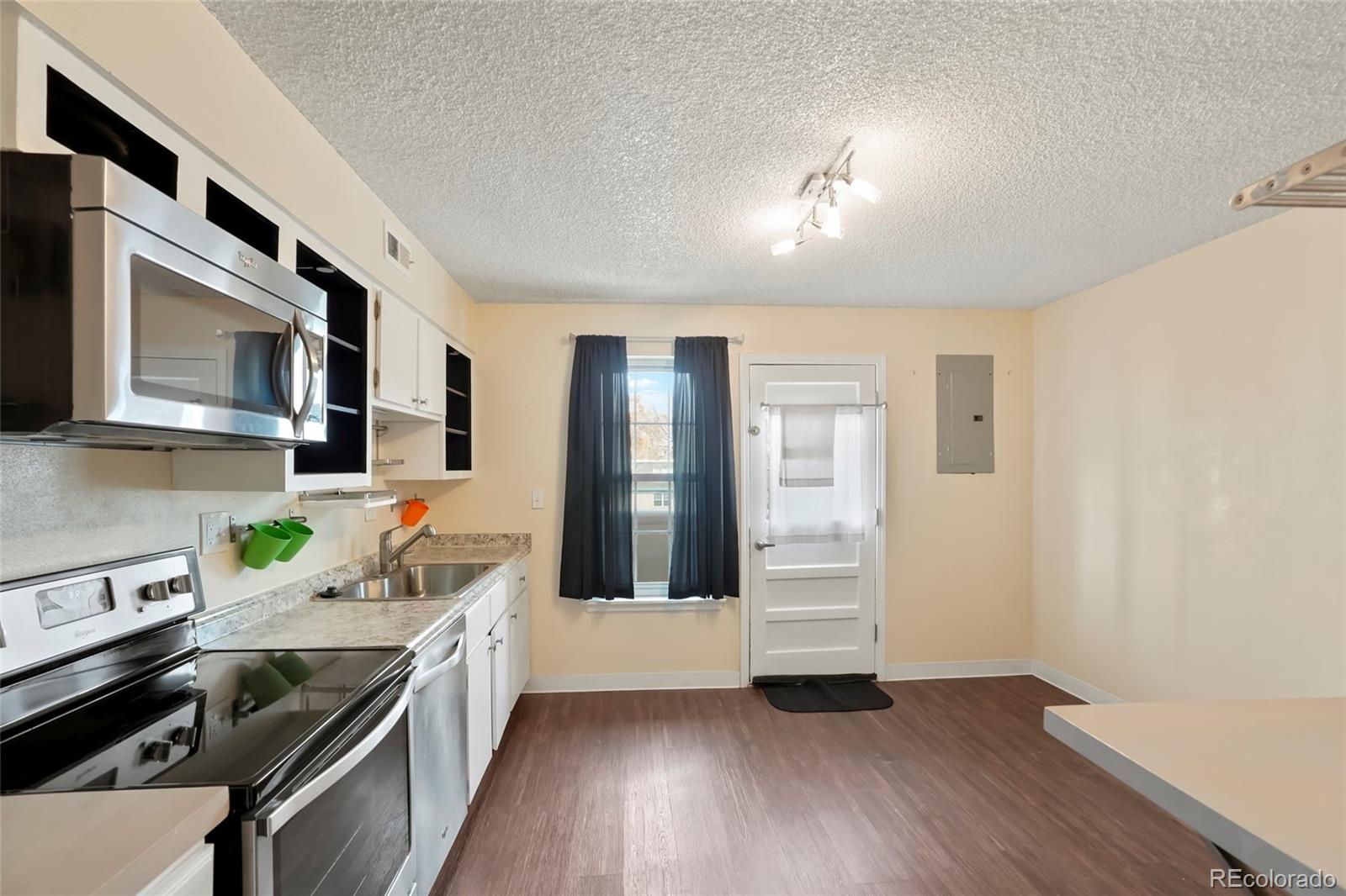 MLS Image #5 for 3490 s akron street 4,denver, Colorado