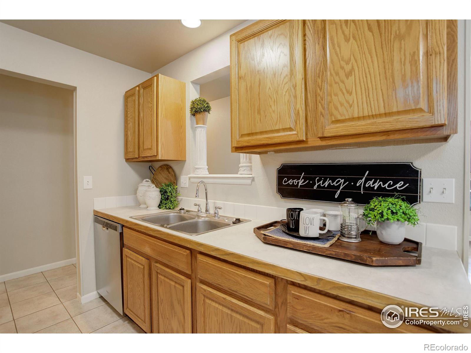 MLS Image #12 for 1056  berwick court,fort collins, Colorado