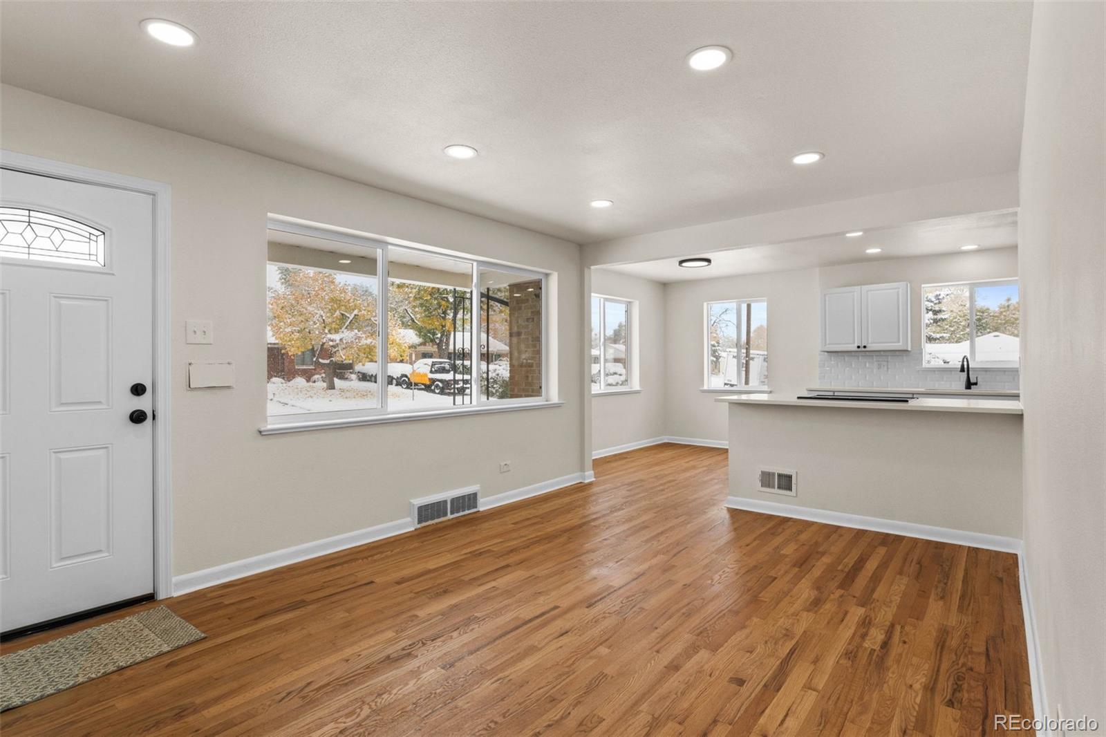 MLS Image #8 for 7555 e 22nd avenue,denver, Colorado