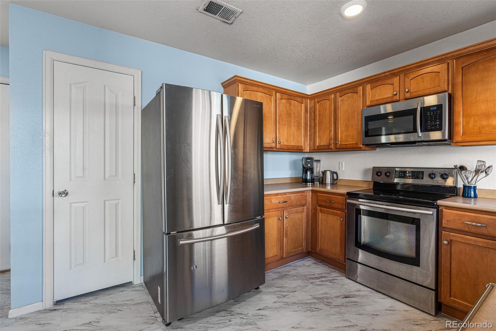 MLS Image #16 for 19525  robins drive,denver, Colorado