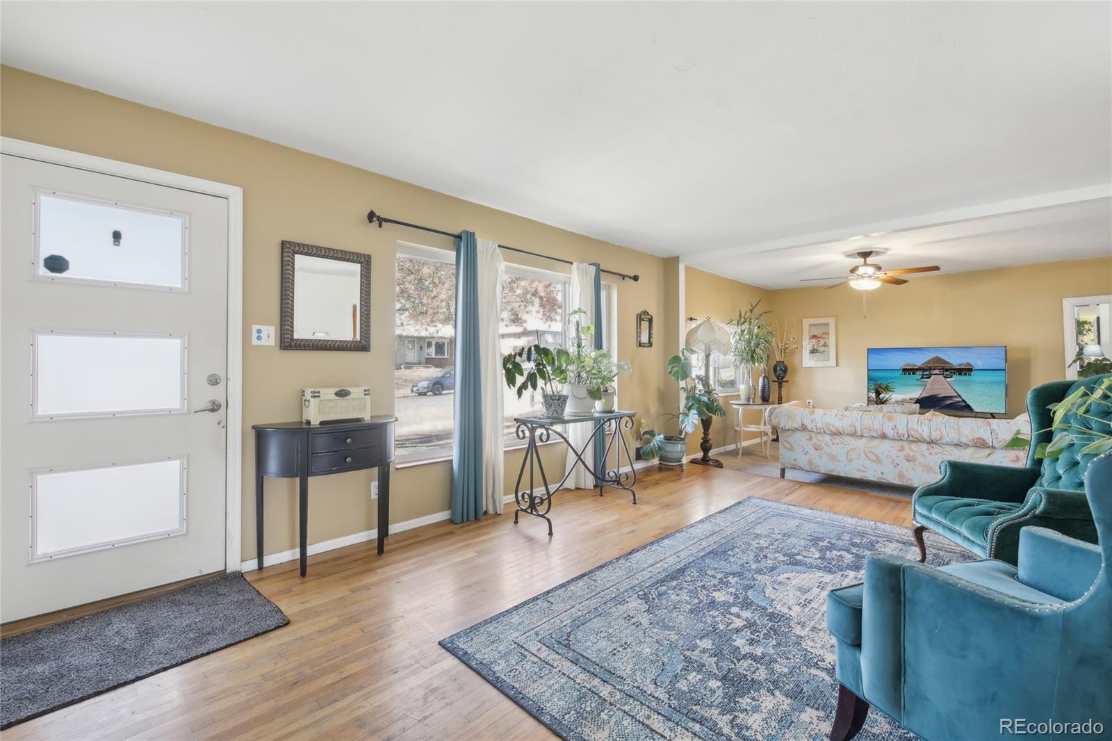 MLS Image #4 for 2924 s zurich court,denver, Colorado