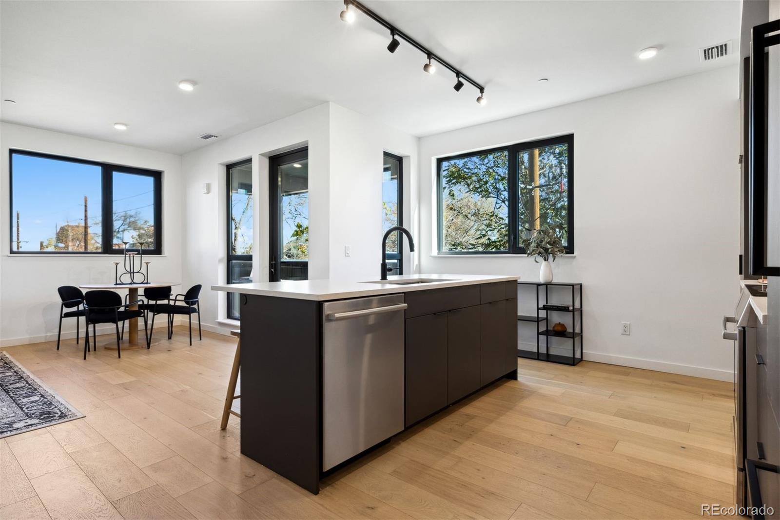 MLS Image #6 for 1601  park avenue 216,denver, Colorado