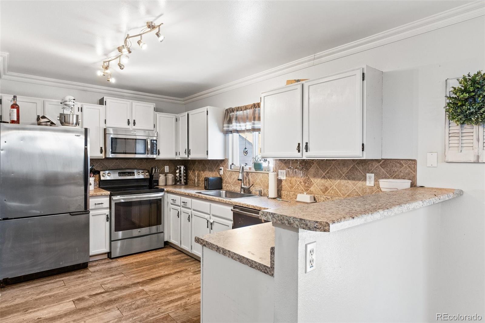 MLS Image #10 for 965  greenbrier drive,colorado springs, Colorado