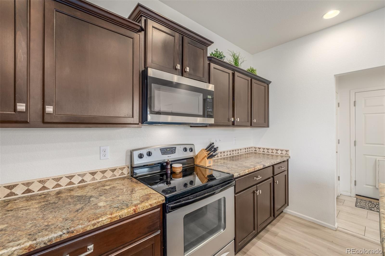 MLS Image #13 for 20886  robins drive,denver, Colorado