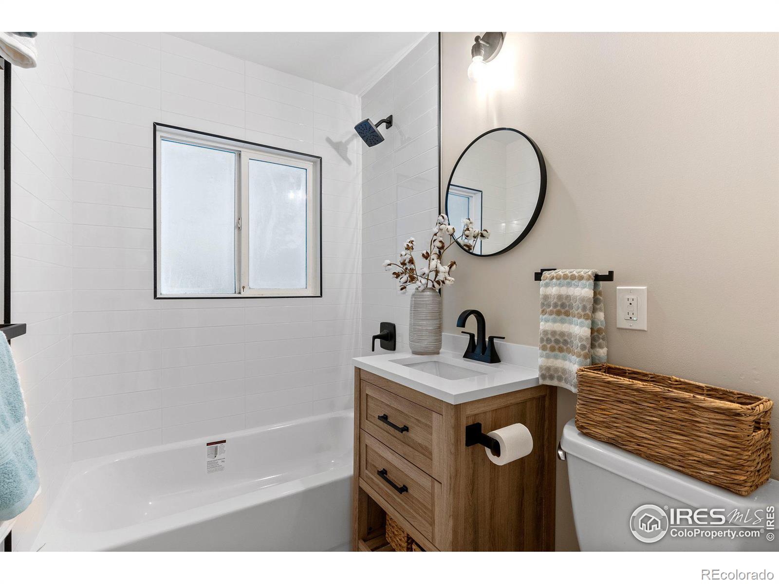 MLS Image #10 for 2541 s clermont street,denver, Colorado